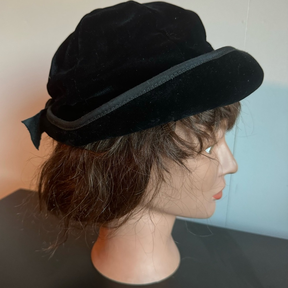 Vintage Mr John Deb-Teen 1950’s Black Velvet Hat Ribbon Detail and Wire Brim